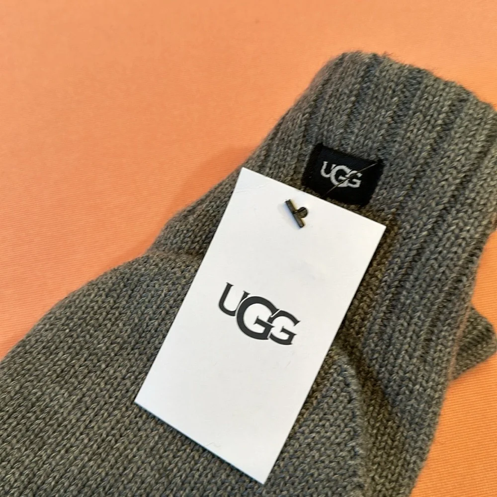 New UGG Flip Mittens. Gray. Size L/XL.